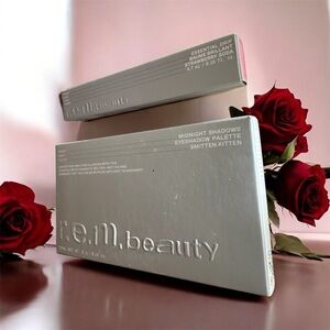 r.e.m. beauty Eyeshadow Palette and Lip Balm Set